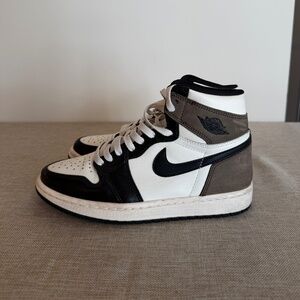 Nike Air Jordan 1 Retro High OG "Dark Mocha" - Men's 6/Women's 7.5